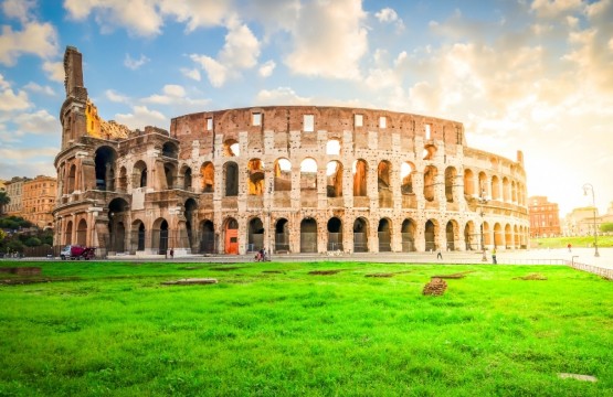 Colosseum - unul dintre cele mai frumoase obiective turistice în Roma