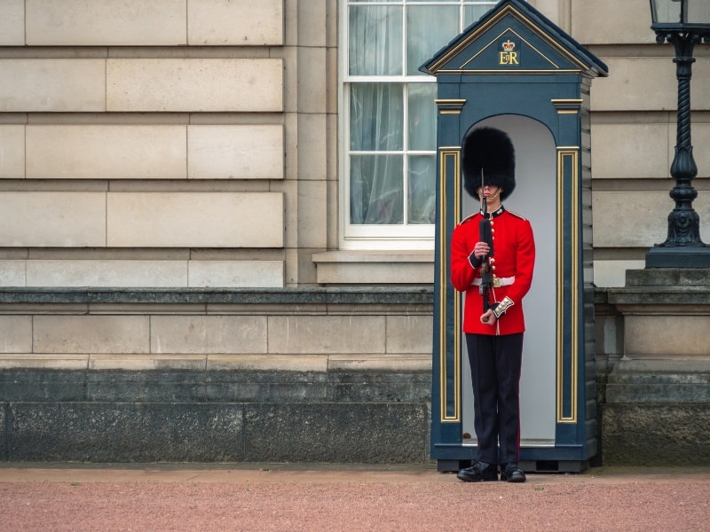 Schimbarea garzii la Palatul Buckingham