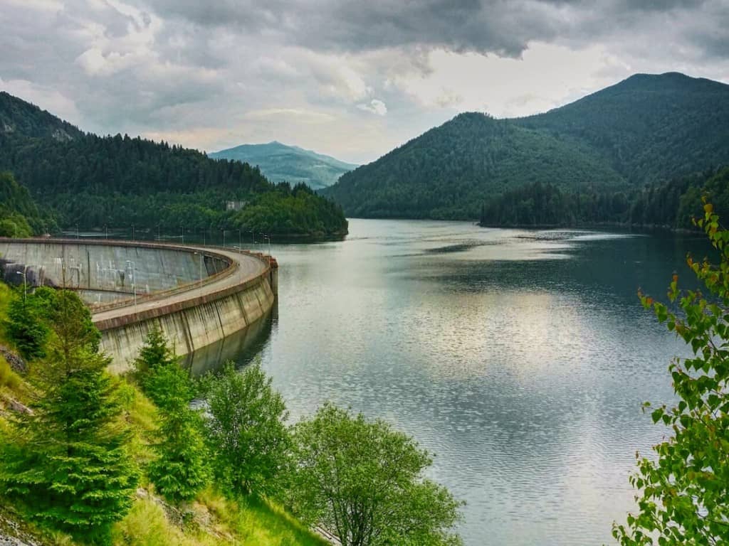 Barajul și lacul Drăgan
