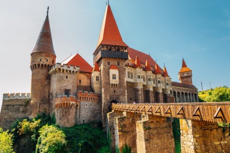 Castelul Corvinilor este unul dintre cele mai frumoase obiective turistice in Hunedoara