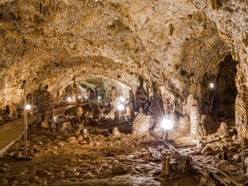 Peștera Muierii