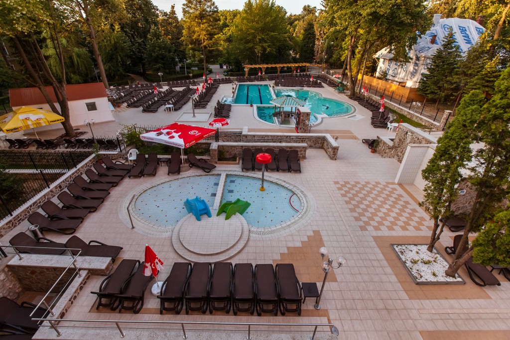 Piscinele exterioare Hotel Nufărul Băile Felix