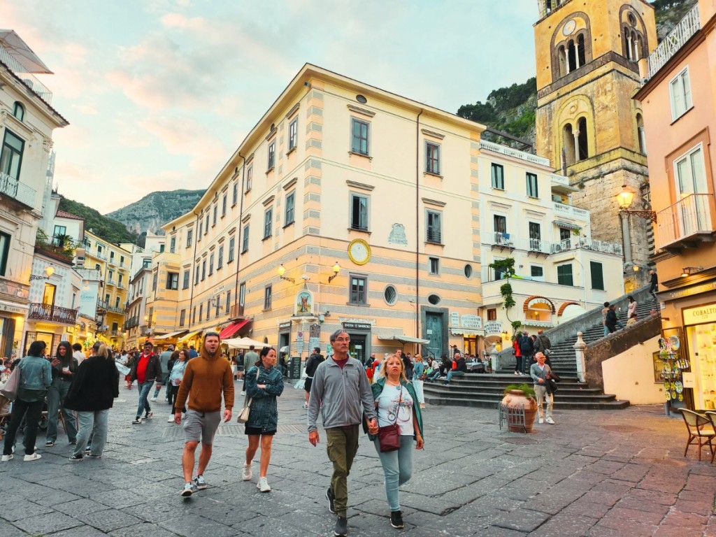 Aleea pietonală din Piazza Duomo, Amalfi