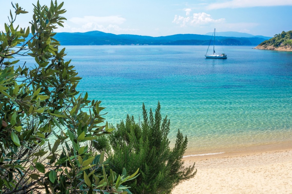 Agia Eleni - una dintre cele mai frumoase plaje din Skiathos