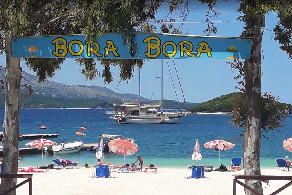 Plaja Bora Bora din Ksamil