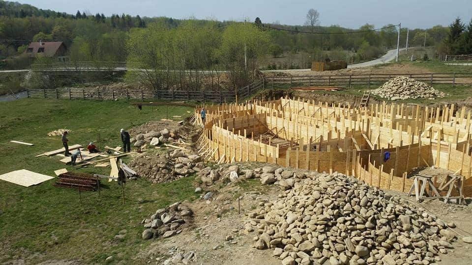 Castelul de Lut la începerea lucrărilor
