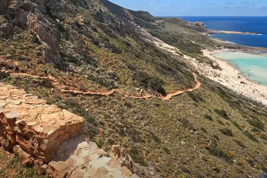 drumul de coborare spre plaja Balos
