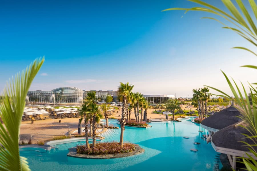 Sands of Therme - una dintre cele mai frumoase piscine din București