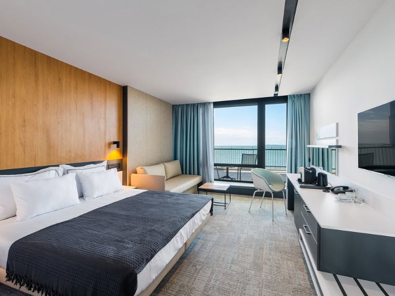 Voya Beach Resort camera family cu vedere la mare